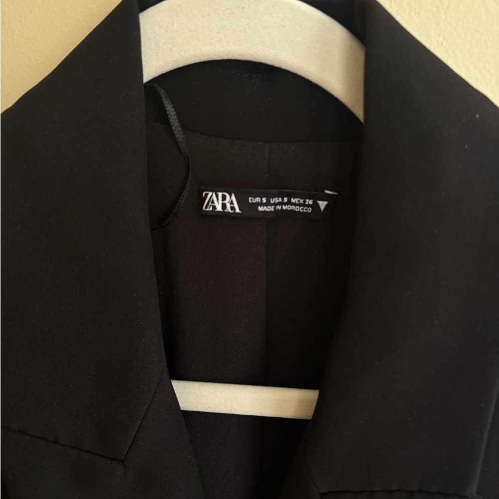 Zara Women's Elegant Black Blazer - Picture 2 of 5